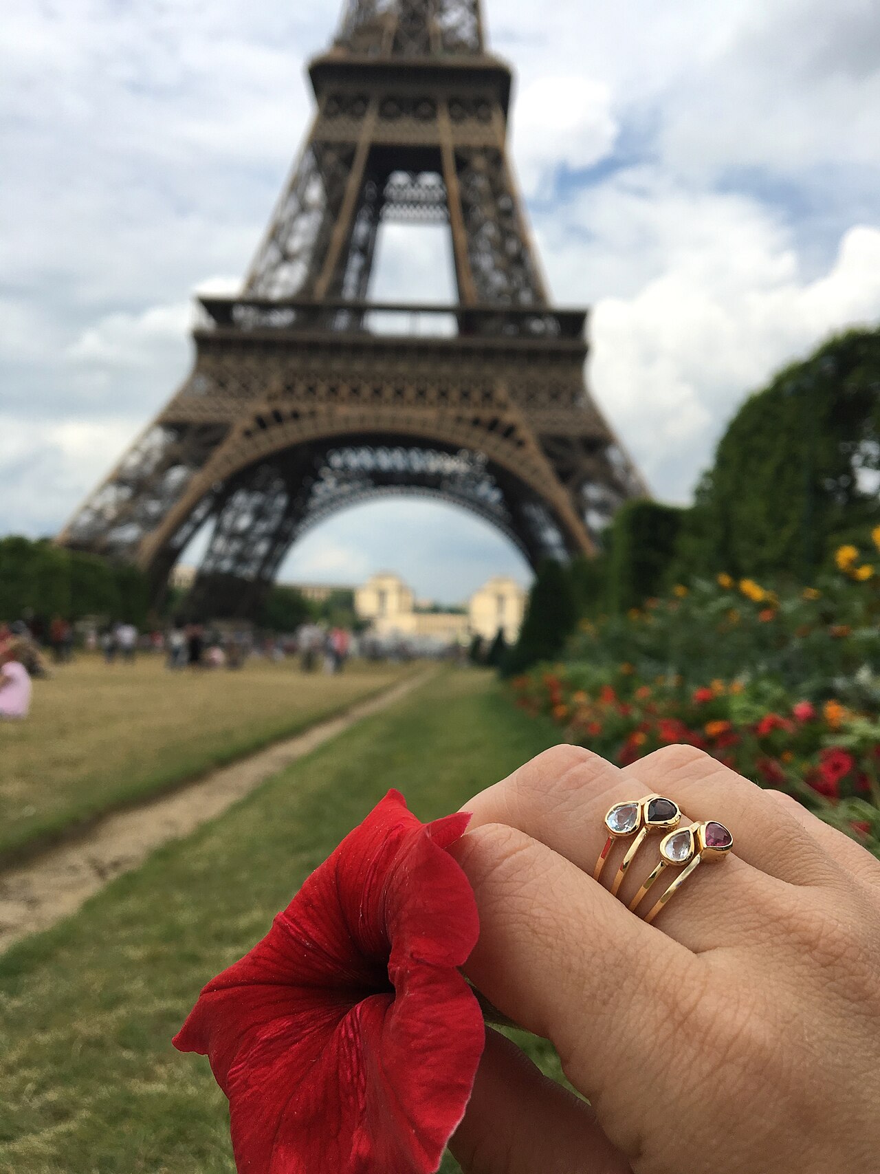 Bague fine en argent poli photographie en composition catalogue