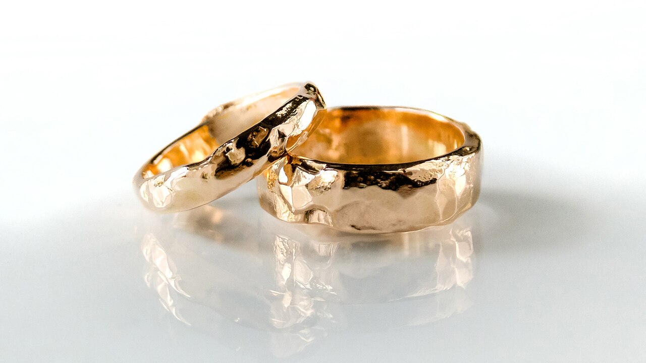 Bague grenat doree vintage photographie en composition catalogue