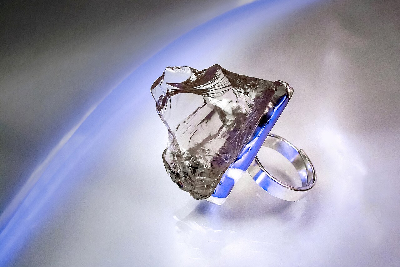 Bague large satin homme en or photographie en composition catalogue