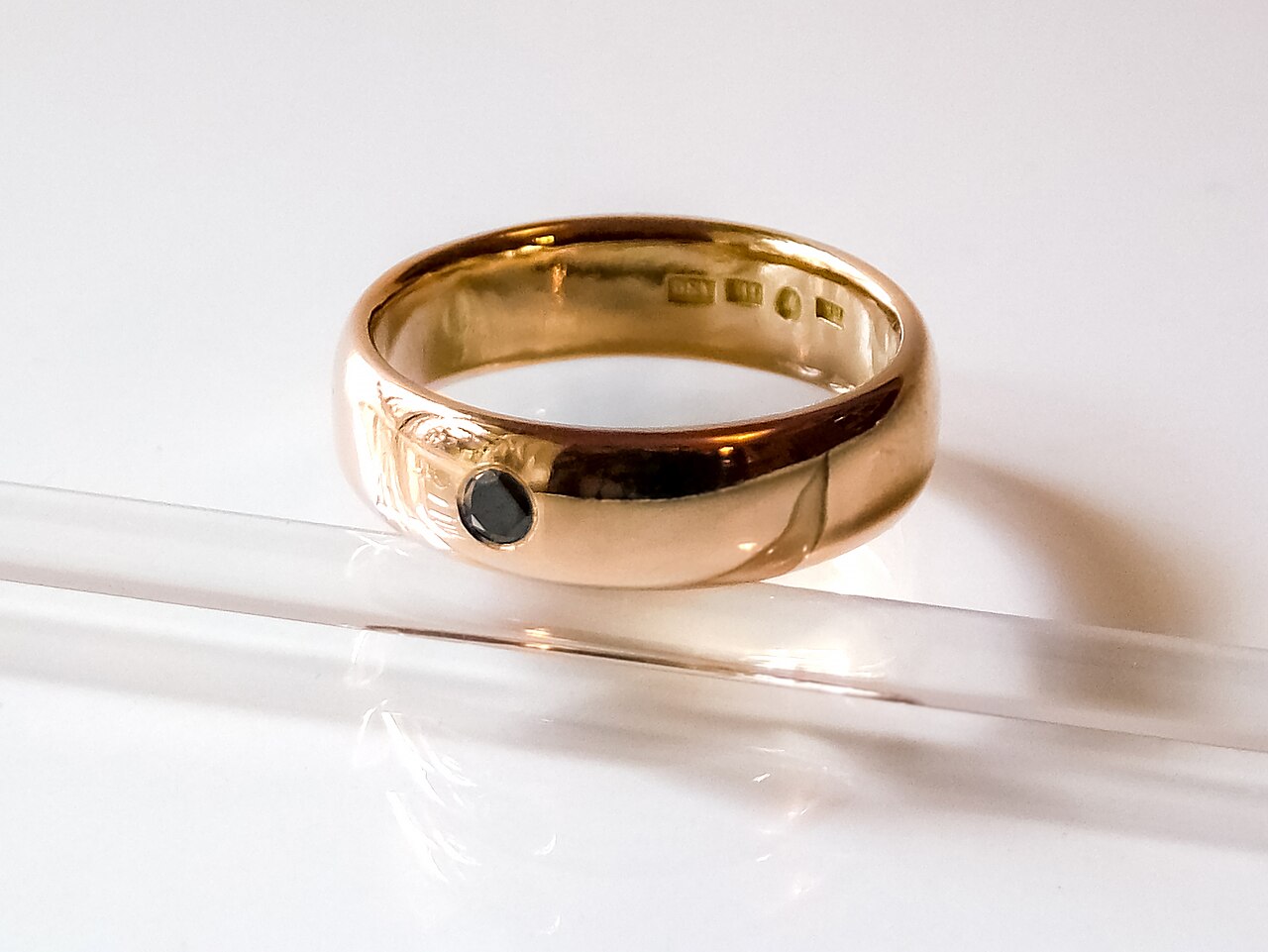 Bague mariage en or satine photographie en composition catalogue