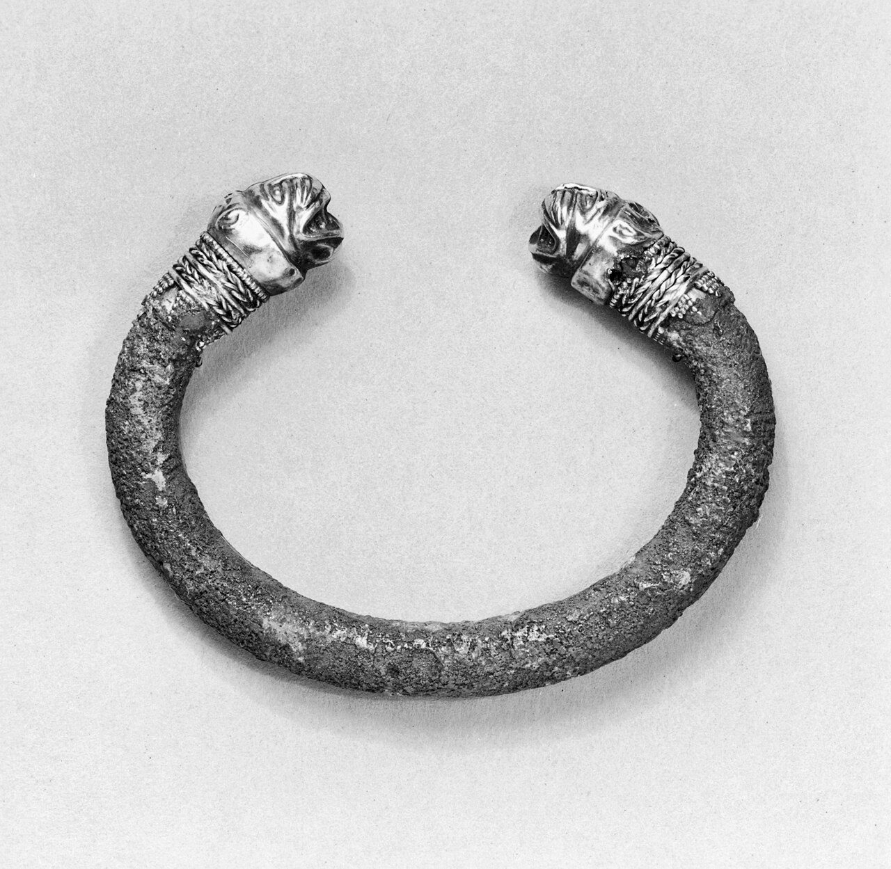 Bague marocaine plaque or ajouree photographie en composition catalogue