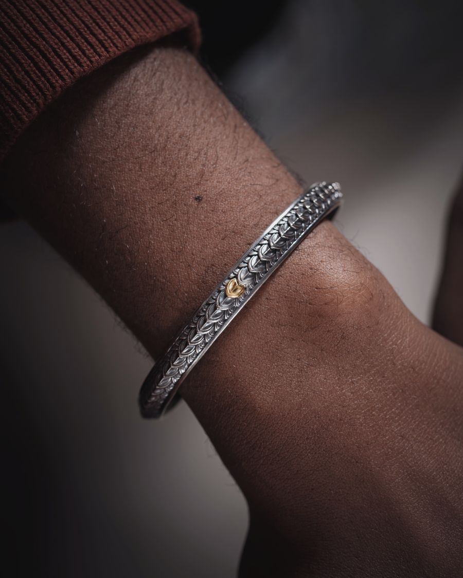 Bague oeil de tigre homme photographie en composition catalogue