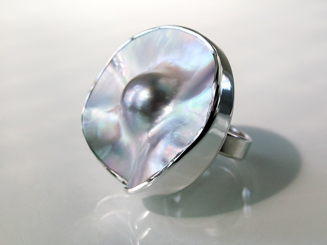 Bague solitaire diamant or jaune photographie en composition catalogue