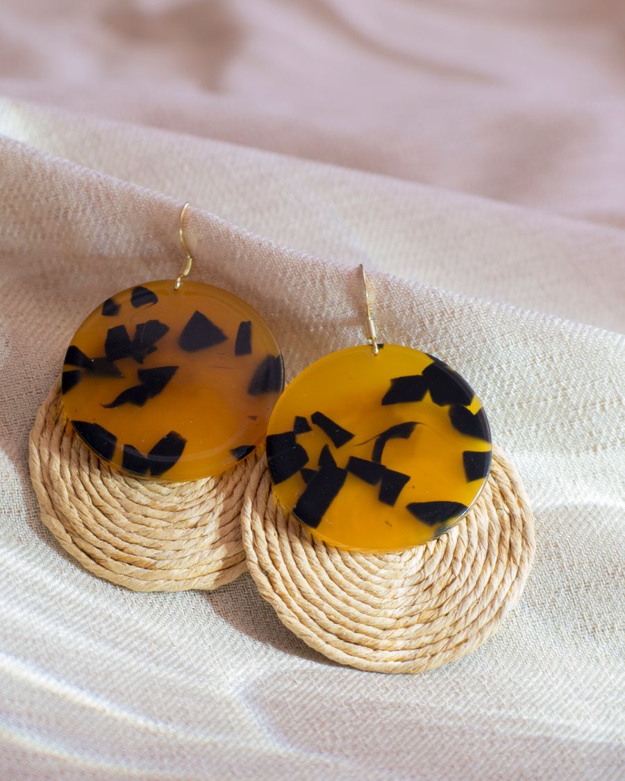 Boucles amethyste dormeuses photographie en composition catalogue