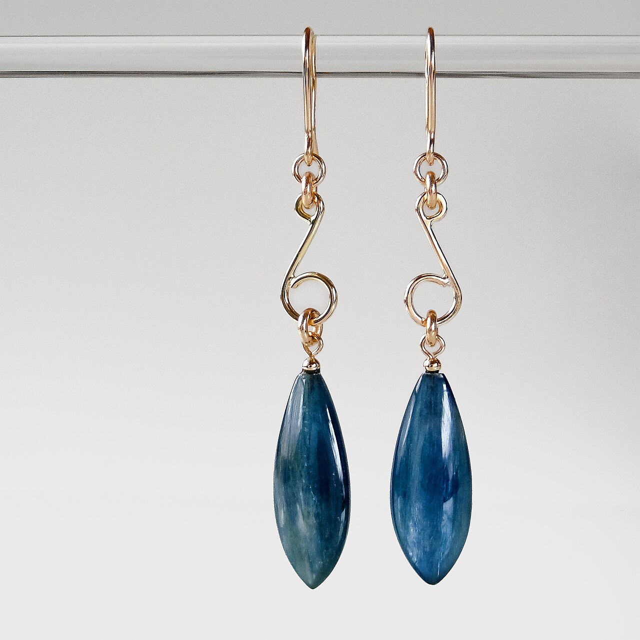 Boucles perles longues ceremonie photographie en composition catalogue