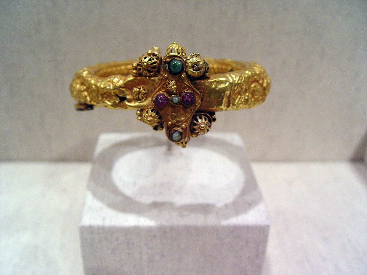 Bracelet grenat et argent artisanal photographie en composition catalogue