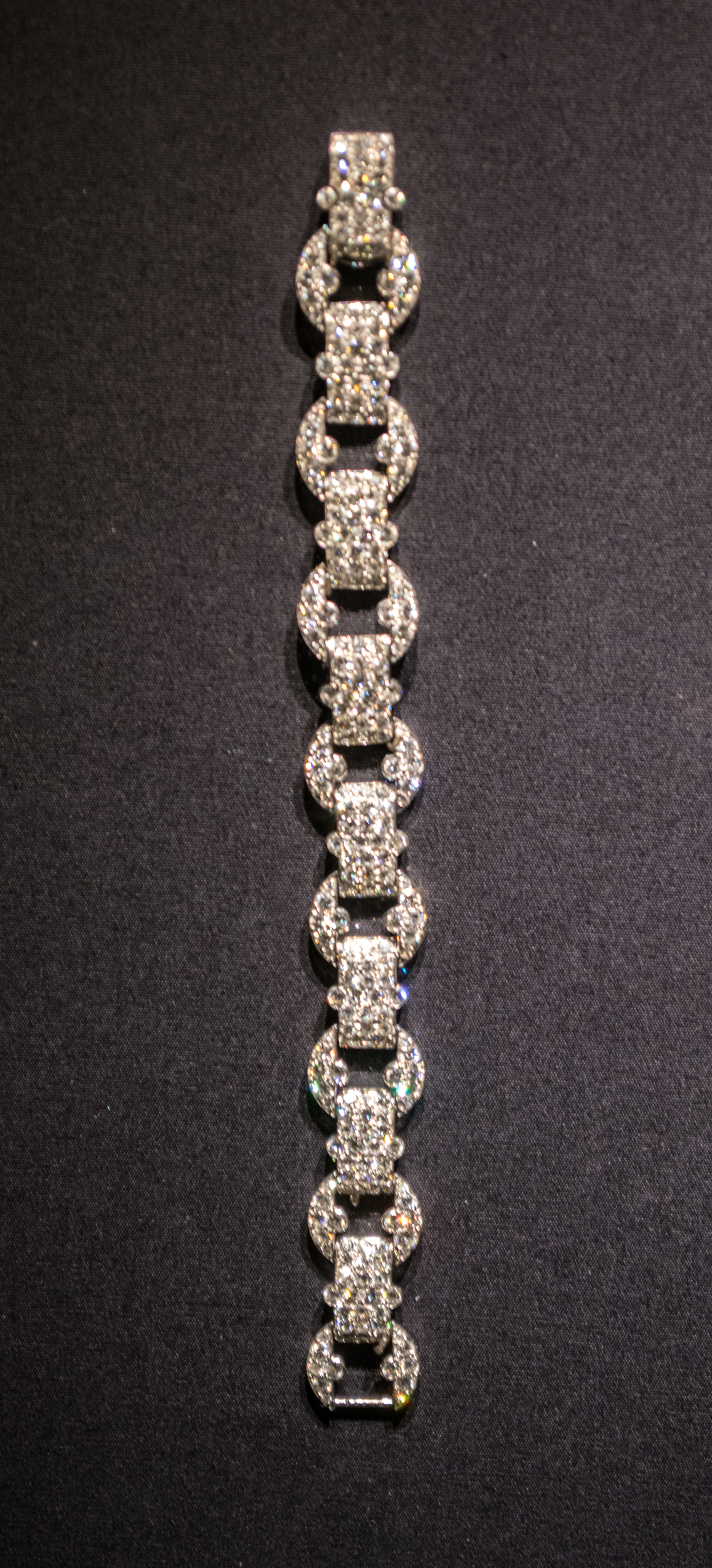 Bracelet jonc or satine femme photographie en composition catalogue