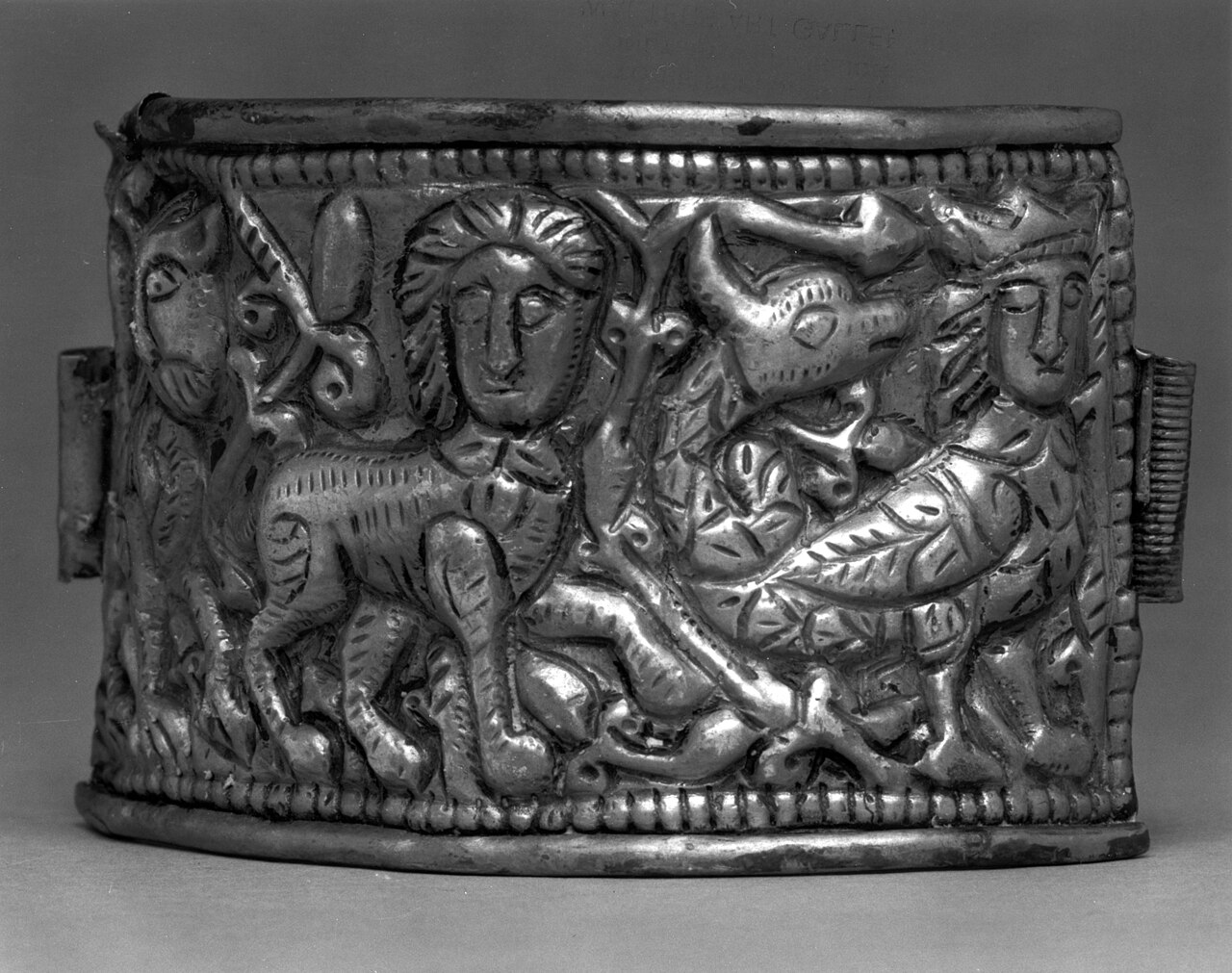 Bracelet marocain oeil de tigre photographie en composition catalogue