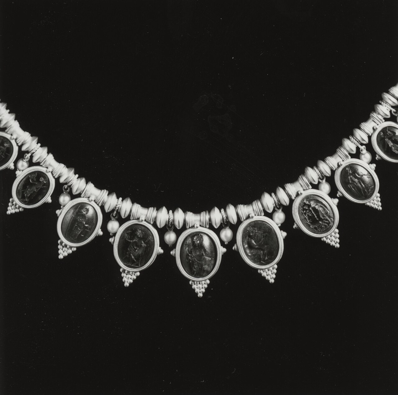 Collier ras de cou plaque or photographie en composition catalogue