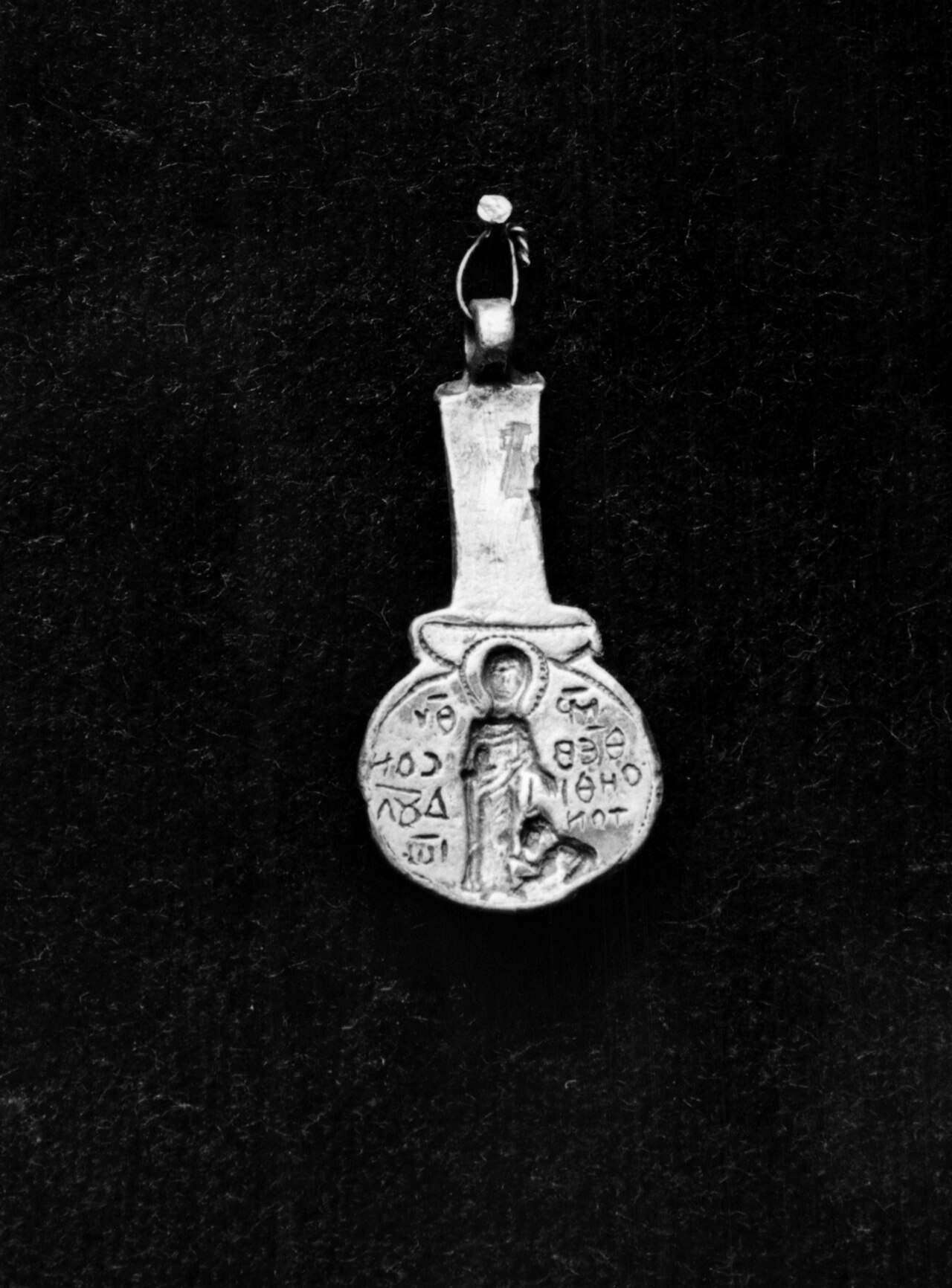 Pendentif ambre miel rond photographie en composition catalogue