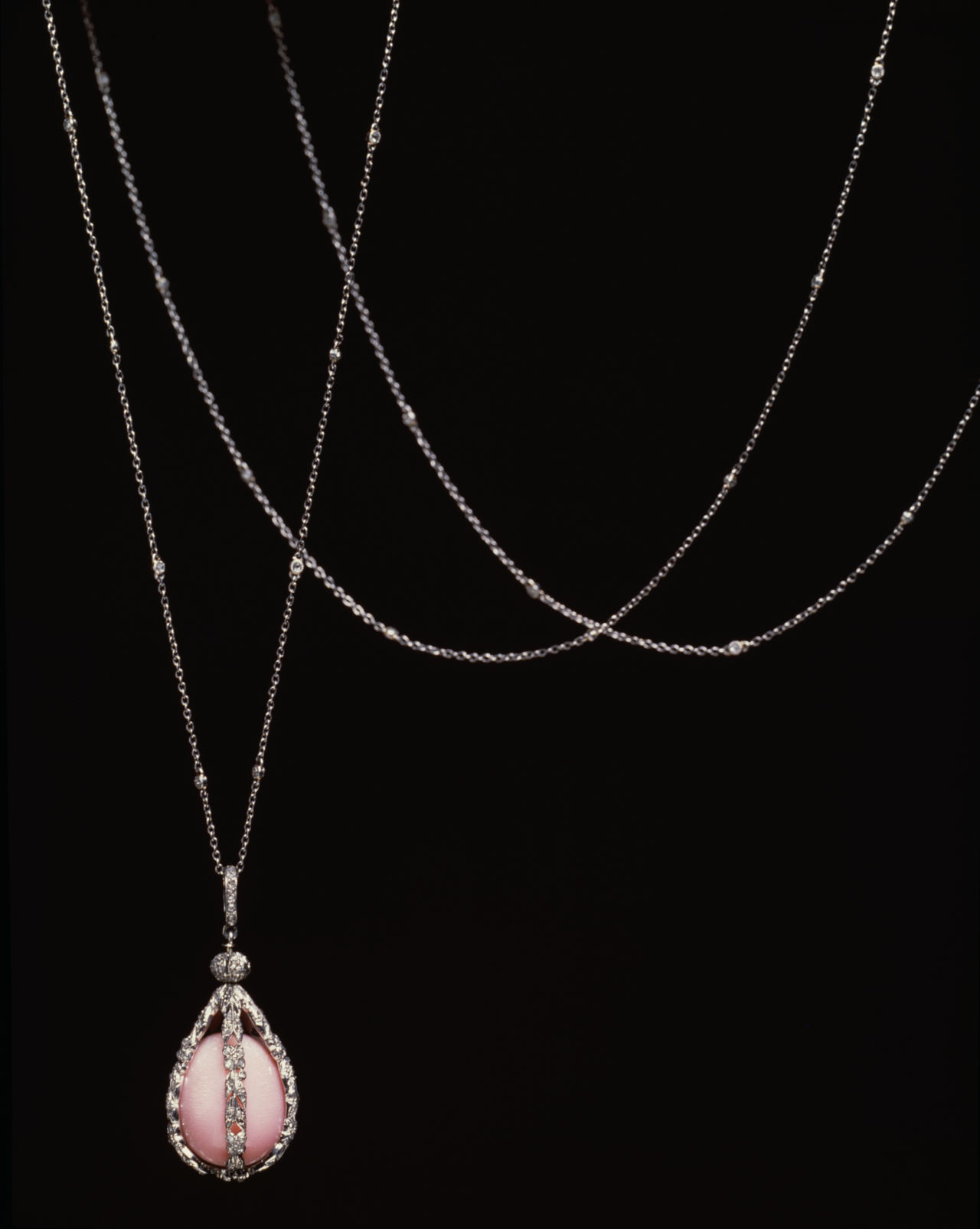 Pendentif femme plaque or soleil photographie en composition catalogue