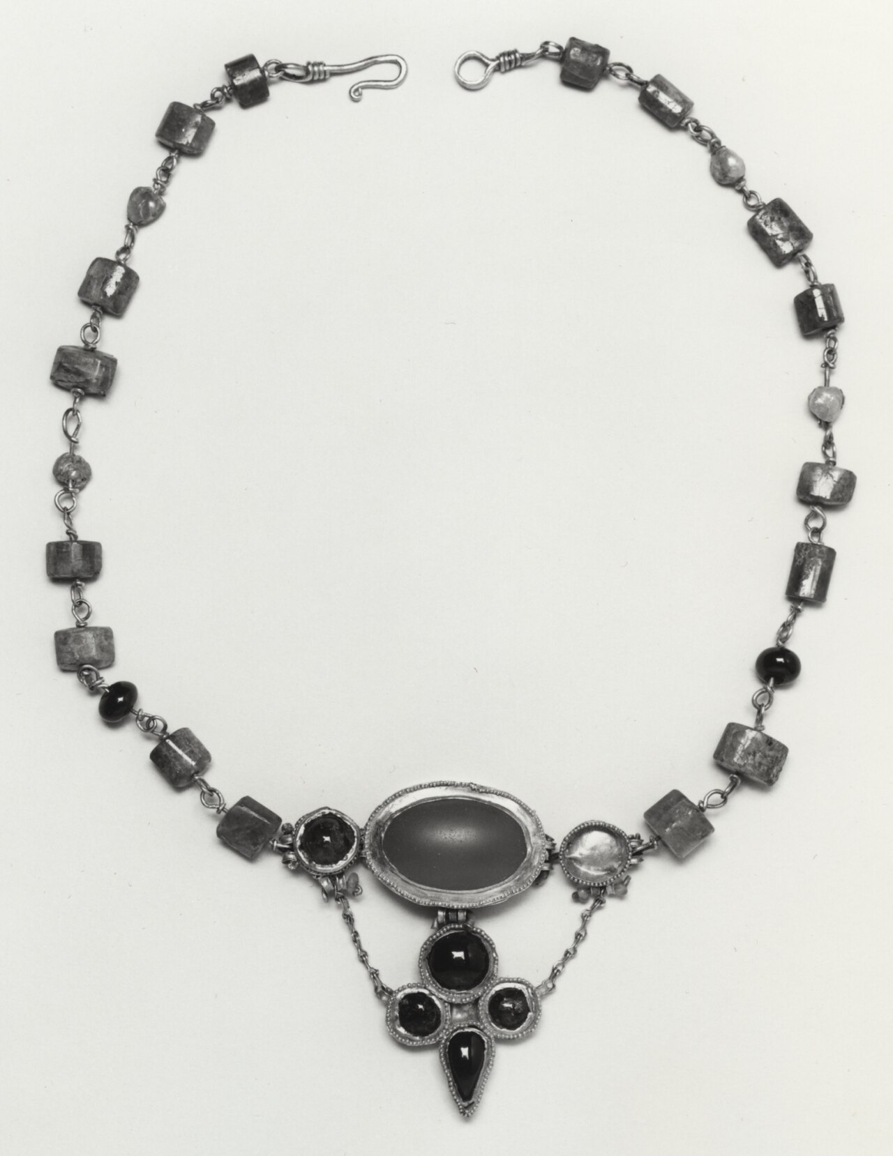 Photographie de bijoux pour la collection Colliers pour femme, homme et style marocain
